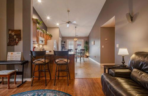 Hot Tub Hideaway 3 BR - Foto 2