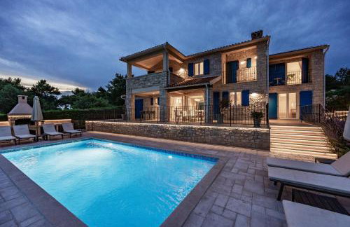 Villa Sterpazzi for 8 people near Poreč with 38 m2 heated pool, sea view & wellness - Foto 2