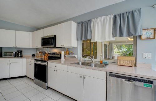 Coastal Family Home with Game Room in St James City! - Foto 12