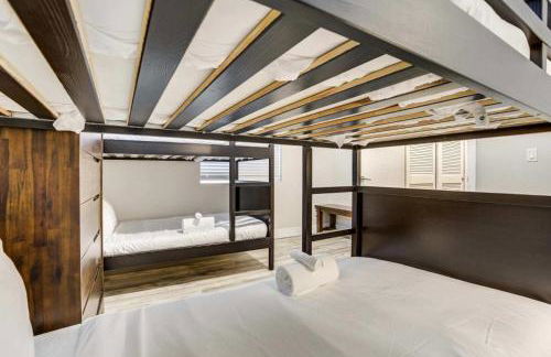 4BD Home w Rooftop Patio Fire Pit & Mountain Views - Foto 26