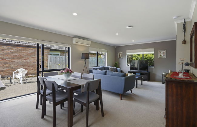 Spacious Family Home -Fully Fenced Yard - Foto 14