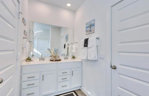 Stylish 4BR Family Home with Game Room and Backyard - Foto 26