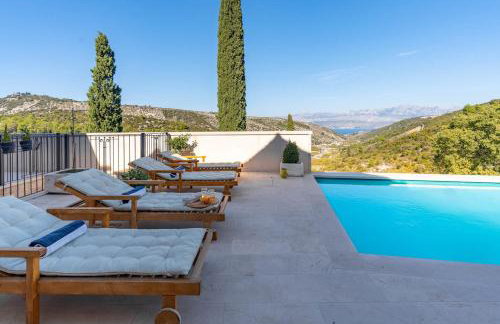 Villa Ani! Traditional and luxurious 4-bedroom villa with heated pool and sea views - Foto 38