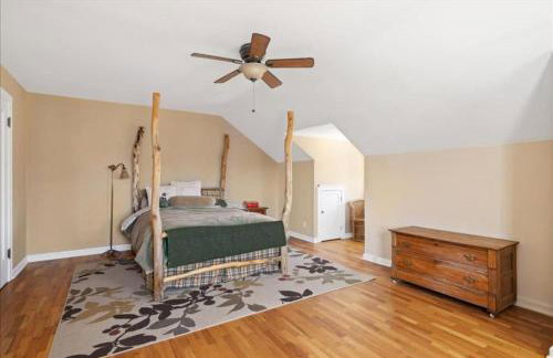 Bright & Cozy 2BR | Near Downtown, MSU & Hospitals - Foto 19