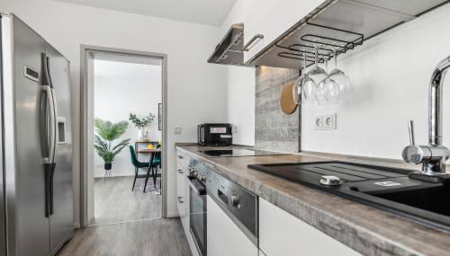 Gelbe Koffer - Großes 3 SZ Apartment Homburg - 1 km Uniklinik - bis 6 Pers - Balkon - Parkplatz - Self-Check-in - Foto 4, stove, dishwasher, toaster