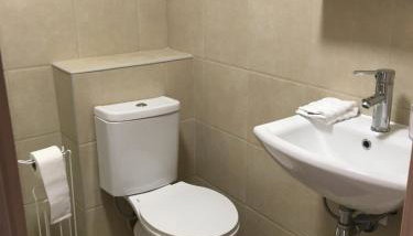 Modern 1 bedroom flat perfect for match or city break - Foto 3