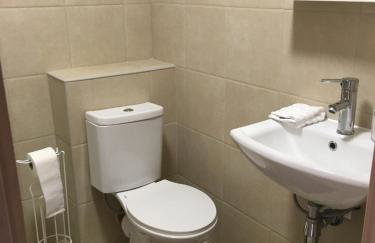 Modern 1 bedroom flat perfect for match or city break - Photo 3