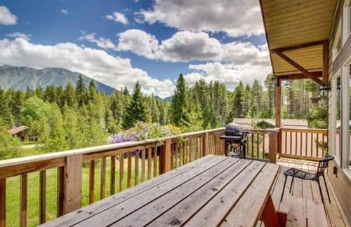 Sunny Mountain Cabin for a Group Getaway in West Glacier, Montana - Foto 6