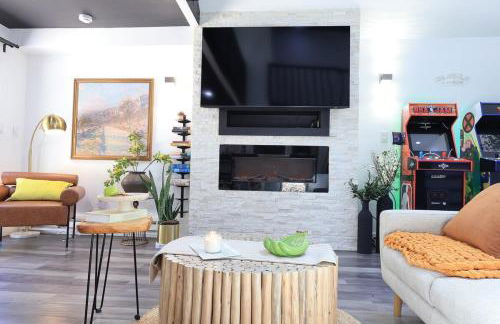 Creekside Family Dreamland - Hot Tub, Firepit, Arcade - Foto 6