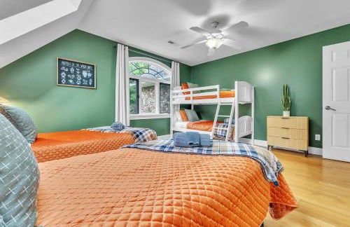 The Retreat at Wildwood - Hot Tub Theater & Deck - Foto 45