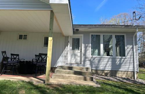Large home with hot tub in serene wooded setting - Foto 73