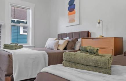 Mid-Century Modern Retreat by Coffee, Food + Shops - Foto 34