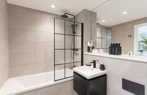 Luxury 1 Bed Apartment, Manchester Piccadilly by Kammili Properties - Photo 23