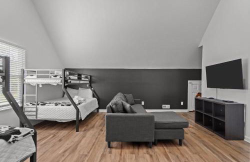 Grandma's Farm on 6 acres with Lighted Barn and River Access - Foto 33