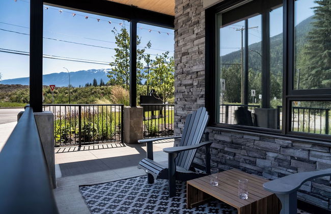 Rustic Retreat by Revelstoke Vacations - Photo 25