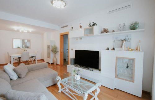 Family & Friends Apartment with Pool - Foto 1