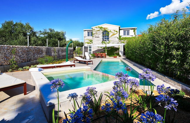 Deluxe Villa in Šibenik near Lake - Photo 24