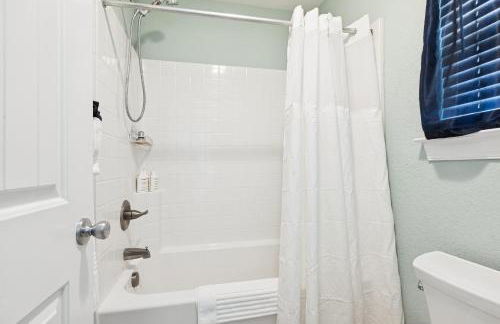 Sojourn Beautiful Family Home with Backyard in Ghent - Foto 42