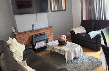 Peaceful 3 bedroom house close to Newcross hospital Wolverhampton - Photo 14