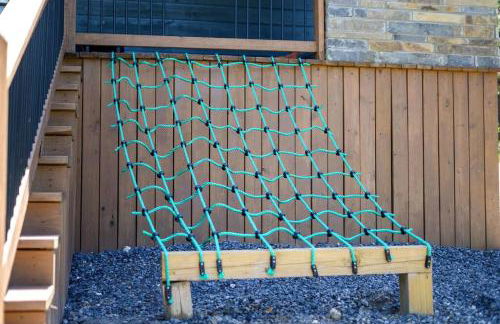 Luxury Winter Cabin! Hot Tub - Fire Pit - Decks - Game Room - Foto 45