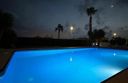 Luxury villa with large swimming pool and outdoor area - Foto 18