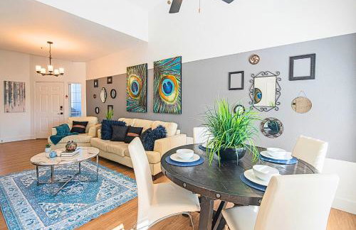 Family-Friendly Stay , Tennis & Basketball Courts, King Beds & Parking- H2167 - Foto 5