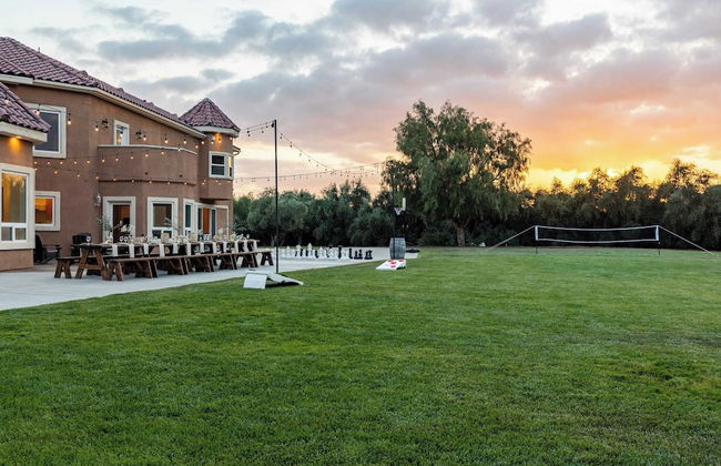 Wilson Creek Manor By Avantstay Sleeps 10! Amazing Estate w/ Pool & Game Room - Photo 40