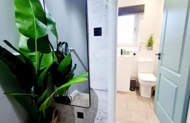 Bright 3BR walking distance to town - FREE parking - Foto 5