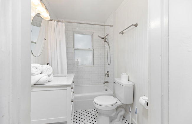 Cheerful 3 Bedroom Home Walk to UVA Stadium - Foto 17