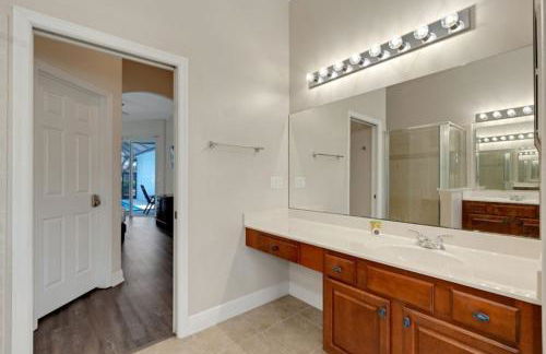 Beautiful 5 Bed Pool Home In Reunion-1223ms 5 Bedroom Home by RedAwning - Foto 32