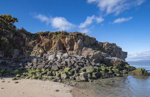 Historic 1629 May Cottage with Hot Tub - Photo 9