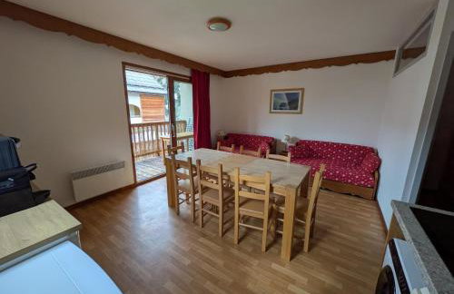 Appartement 4 pièces pour 6-8 personnes, 2 chambres, 1 cabine, 2 canapés-lit double dans le salon, au pied des pistes et piscine l'été, wifi fibre - Foto 12