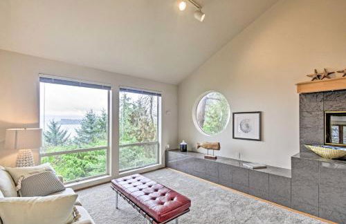 Unique Port Ludlow Home with 3 Decks and Hot Tub! - Foto 7