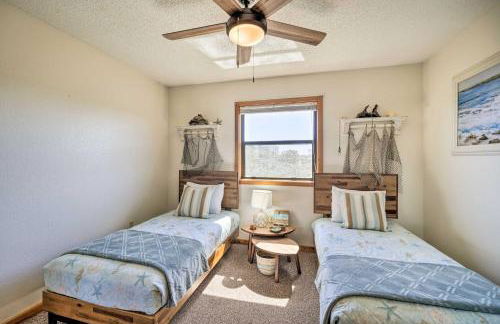 Walk to Bay and Boat Launch Beach House in Avon - Foto 17