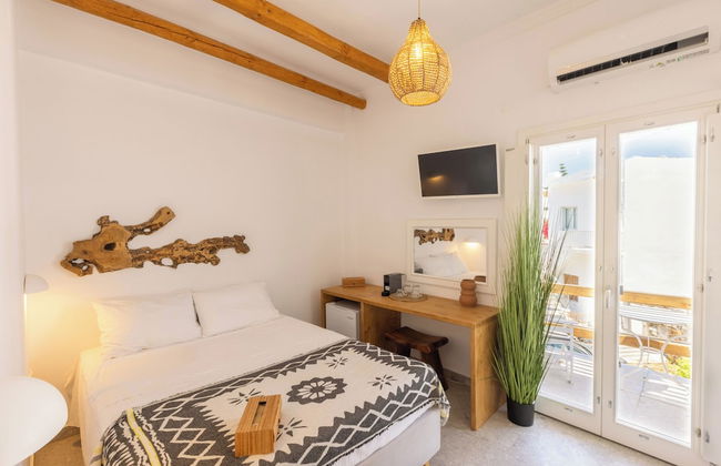 Parosquare Central Suites - Photo 22