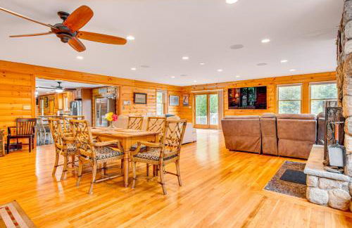 Spacious Belmont Home w/ Seasonal Pool & Grill - Foto 7