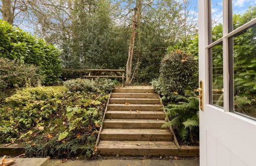 No. 6 - Wisteria Cottage - Pass the Keys - Photo 14