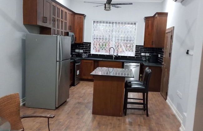 4 Bedrooms Family House Sakumono - Photo 13