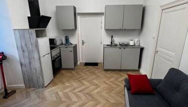 Appartement T2 avec terrasse proche cathédrale - Foto 4, stove, pet friendly, minibar