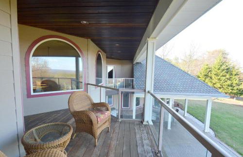 Redbud Keep - Unique Features, Movie Set Decor, Grill, Wifi, Family Friendly, Hiking, Billiard Table, Movie Theater Room, Fireplace, Golfing, View, 2 King Beds - Foto 40