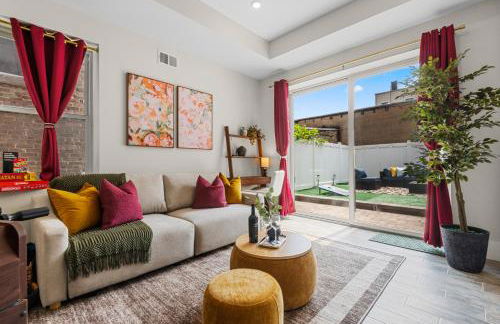 New 3BR Home with Private Yard and Game Room and Parking - Foto 1