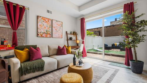 New 3BR Home with Private Yard and Game Room and Parking - Foto 1