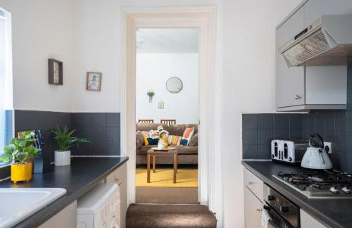 Spacious 3 Bed Flat-Free Parking-by Holiday Homes - Foto 16