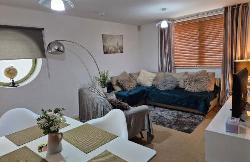 2 bed GF Docklands Apartment - Free Parking for 1 car - Foto 8