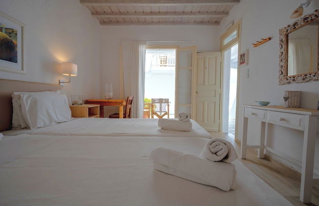 Mykonos Twins - Photo 5