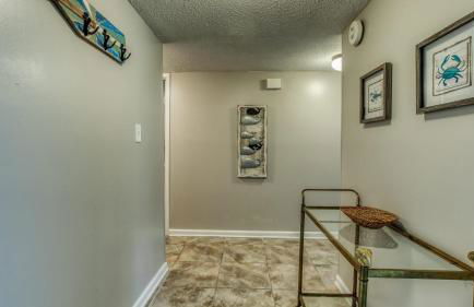 Cozy renovated ground floor unit - Golf Villa - on the Golf Course - Photo 12