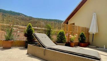 Atrium Apartment - Photo 4