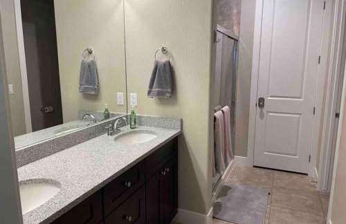 Family friendly 4-bdrm 3.5 bath w guest suite - Foto 41