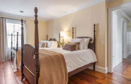 Historic & Secluded Estate on the Hudson River w/ Pool Sleeps 24 River House by Avantstay - Foto 85