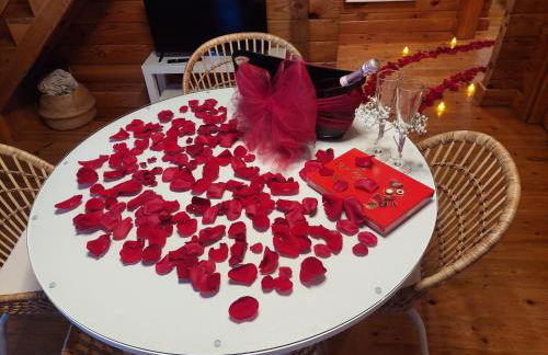 La casica de madera con Jacuzzi exterior y barbacoa - Foto 9